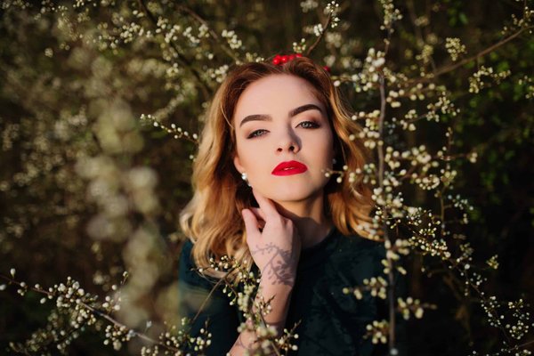 How Can You Use Scarves to Add a Touch of Sophistication to Casual Friday Attire?